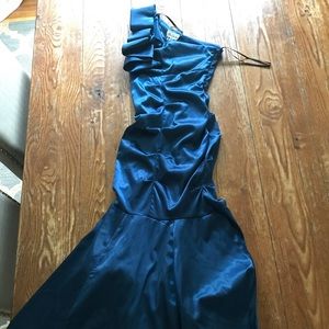 Bee Darlin Navy Blue one shoulder Mermaid gown 5/6